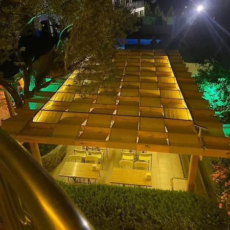 Gold Monami מלון